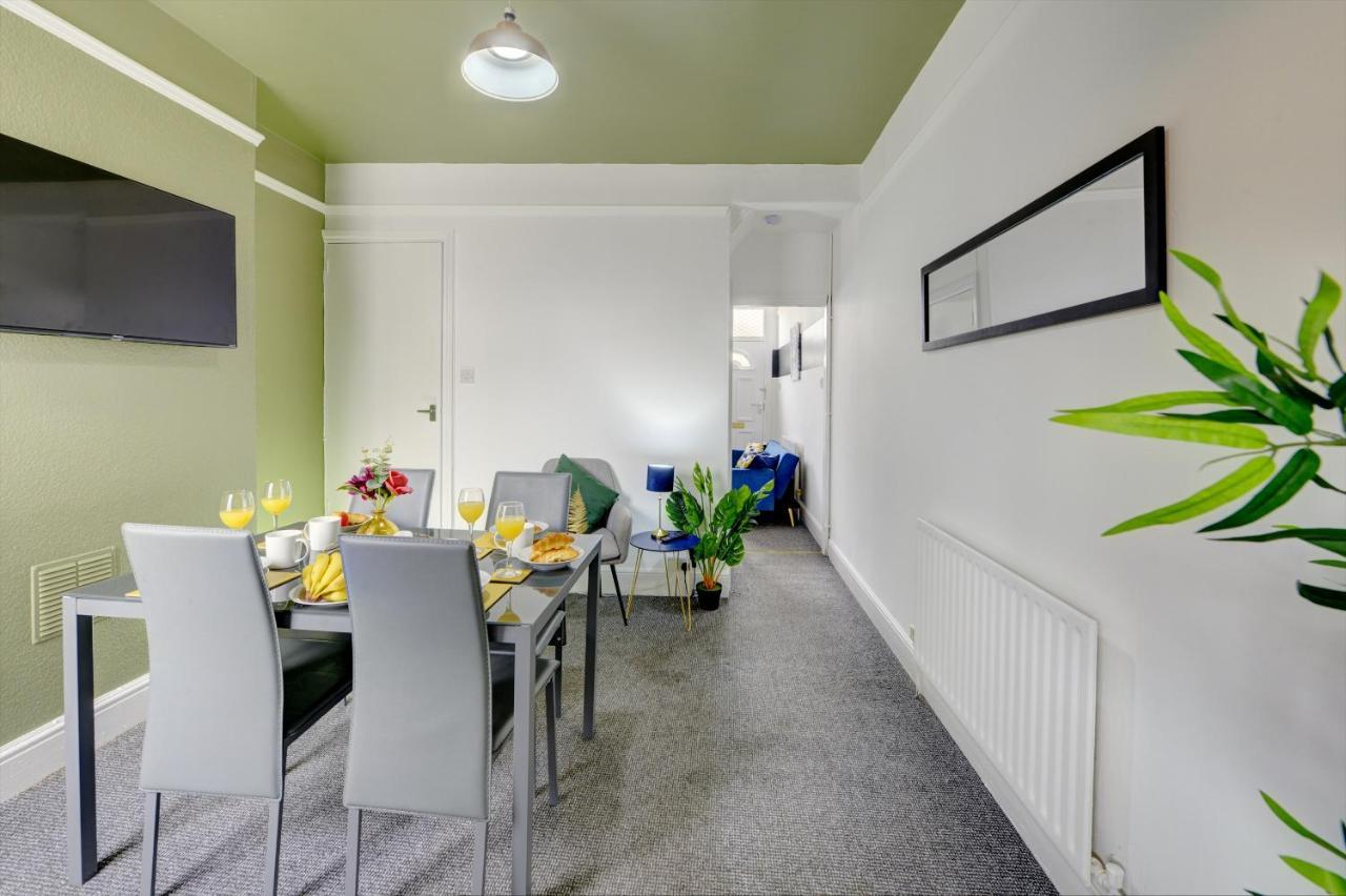 Cheerful 2 Bedroom Home, Sleeps 5 Guest Comfy, 1X Double Bed, 3X Single Beds, Free Parking, Free Wifi, Suitable For Business, Leisure Guest,Coventry, Midlands Exterior foto